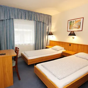 https://mezzo-budapest.inbudapesthotels.com