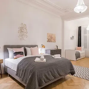 Palais Schottentor Apartment